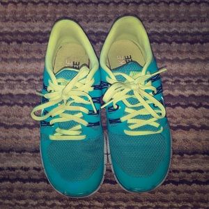 Nike Free Run Tennis Shoes